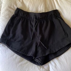 Lululemon inner glow short 3”